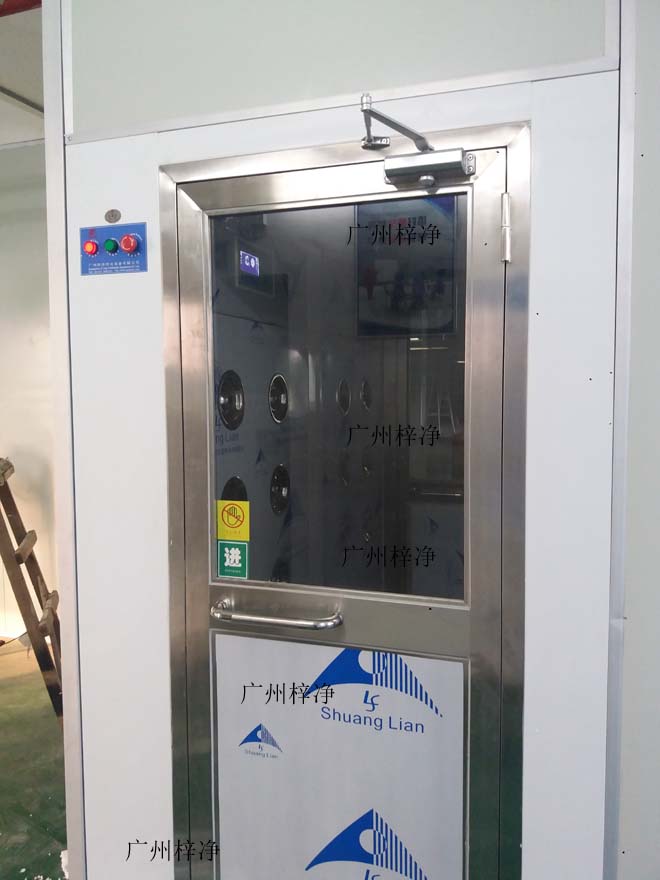 直進直出風淋間或直角風淋間 直進直出風淋間或直角風淋間